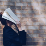 “不努力很焦虑，越努力越焦虑”：长期不快乐的人，都在喂养这1种有毒情绪